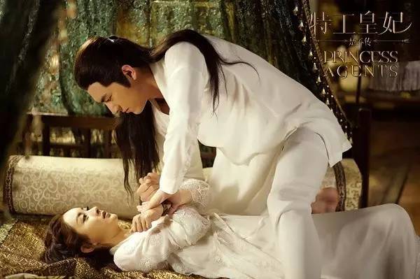 大败笔:假大空抠图李沁穿衣被j9国际站登录《楚乔传》四(图4) 大败笔:假大空抠图李沁穿衣被j9国际站登录《楚乔传》四(图4)